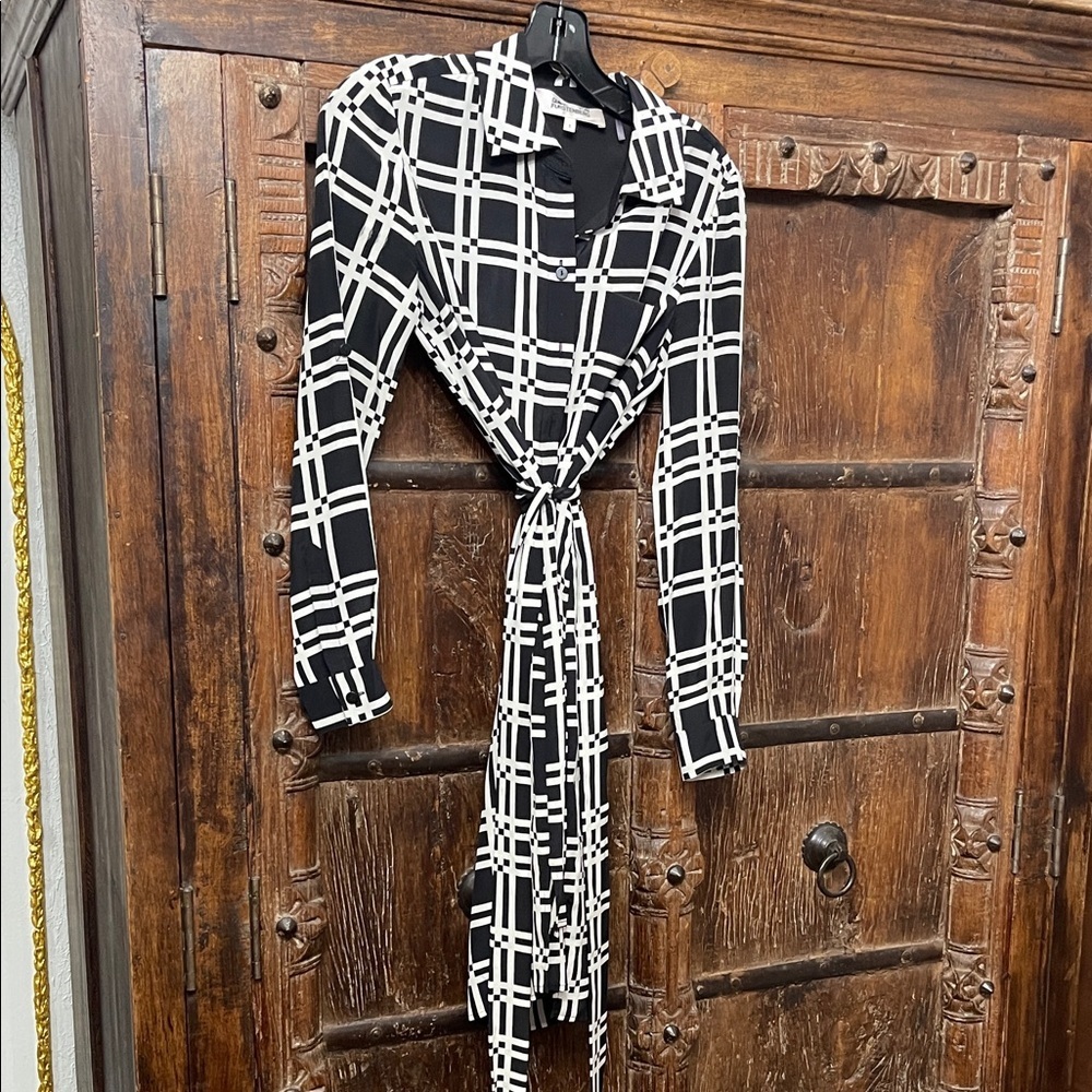 Diane Von Furstenberg 100% Silk Shirt Dress with Waist Tie Size 0